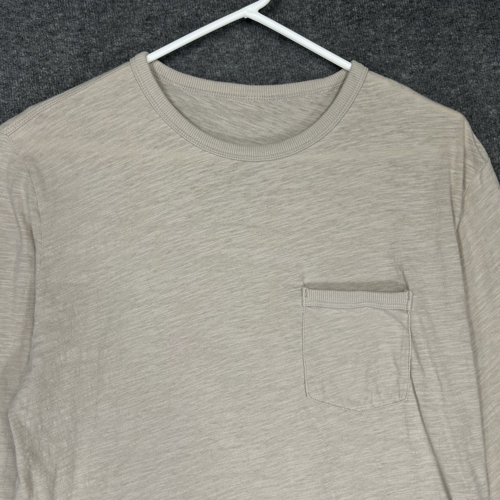Vuori Rise Tee Shirt Mens M Beige Pocket Long Sleeve V1001